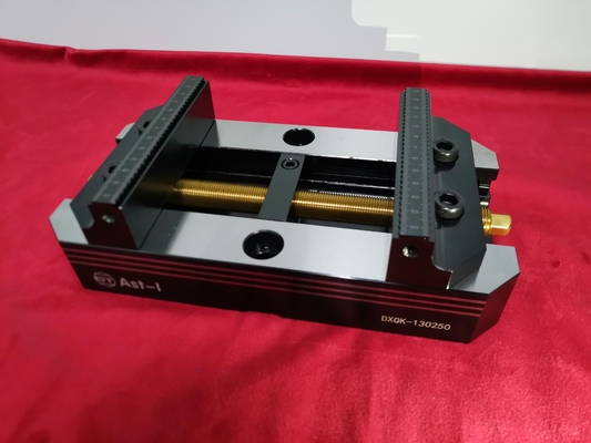 Dispositivi di fresatura CNC manuali con dispositivo a 5 assi regolabili di precisione