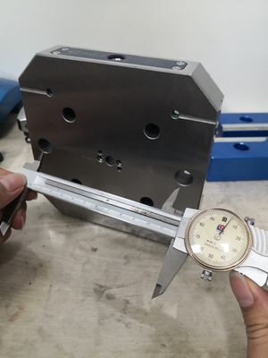 Morsetti da tavolo per fresatura CNC da 52 mm con bloccaggio a punto zero manuale da 4,0 kg