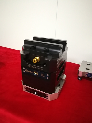 Apparecchio preciso a 5 assi Apparecchi di lavorazione CNC flessibili estremamente durevoli
