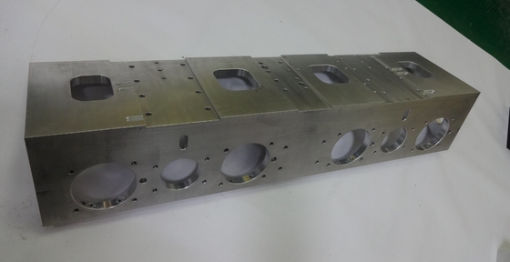 Parti di lavorazione CNC di sbavatura Parti di rame CNC di precisione da 850 mm