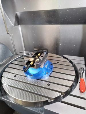 Morsa autocentrante ad alta precisione e dispositivo manuale a 4 fori per lavorazione CNC a 5 assi con serie 96