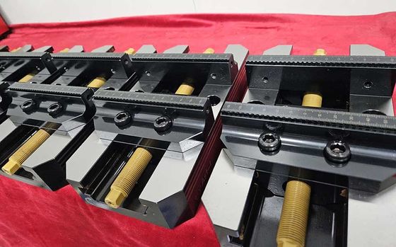 materiale in acciaio per utensili di lavorazione CNC a tre assi, quattro assi e cinque assi